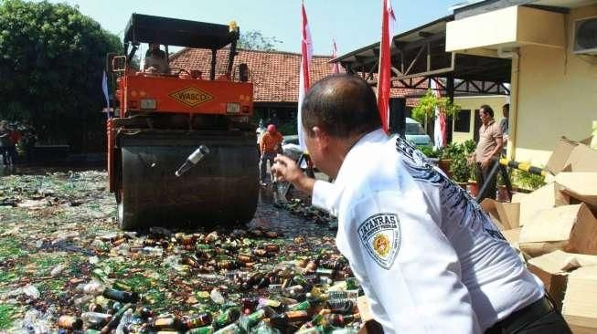 7.002 Botol Miras Dimusnahkan