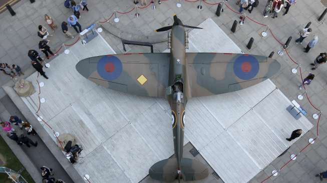 MK.1 Spitfire, sebuah pesawat berpenumpang tunggal buatan Inggris tahun 1938, akan dilelang di London pada tanggal 9 Juli 2015 . (Reuters/Peter Nicholls)