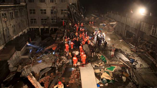 11 Tewas dalam Insiden Runtuhnya Pabrik Sepatu di Cina