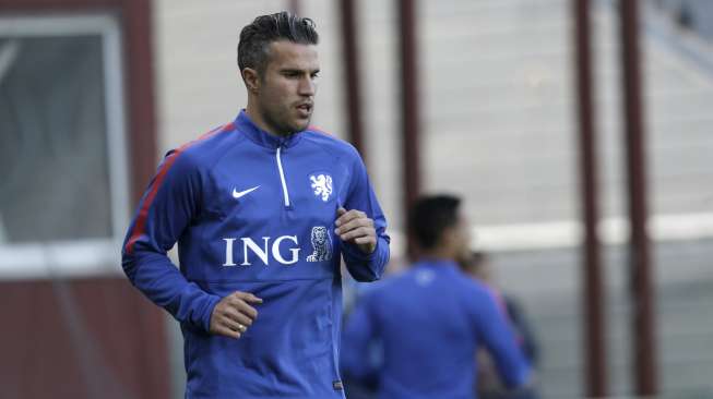 Gagal Dapatkan Klub Baru, Van Persie Kembali ke MU