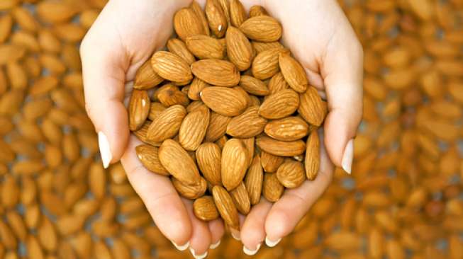Ilustrasi kacang almond. (Shutterstock)