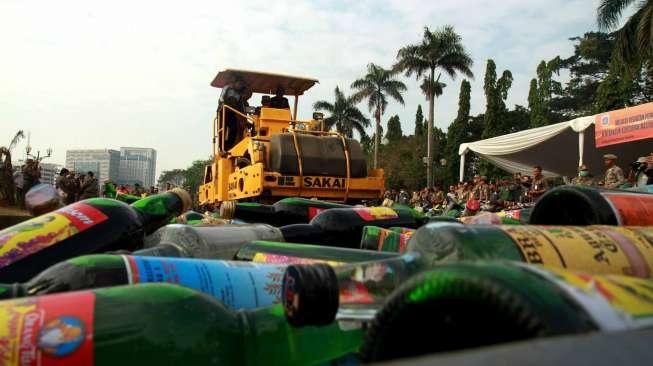 Sekitar 11.321 botol minuman keras yang dimusnahkan, hasil dari penertiban satpol pp di tingkat provinsi maupun wilayah.