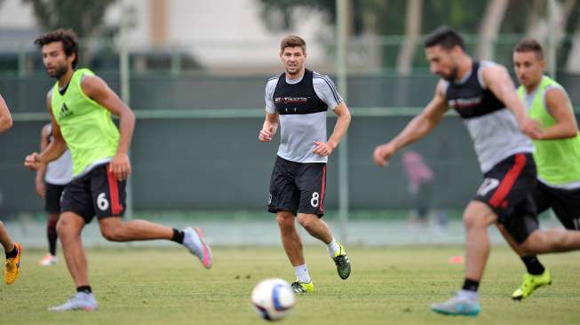 Steven Gerrard mengikuti latihan perdananya bersama LA Galaxy usai diperkenalkan ke publik (8/7) [Reuters]