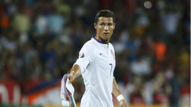 Gara-gara Hp, Perempuan Ini Ditraktir Ronaldo Makan Malam