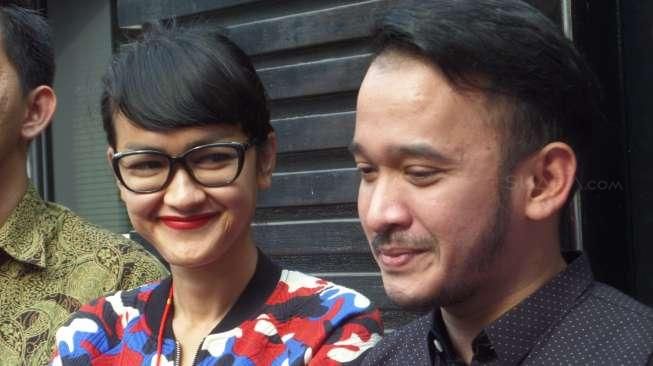 Bikin Sedih, Ruben Onsu Bersimpuh di Makam Olga Syahputra