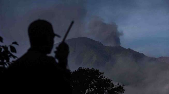 Gunung Raung Kembali Muntahkan Lava Pijar, Warga Diminta Waspada