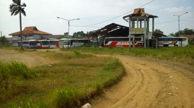 Pemudik di Terminal Pengganti Lebak Bulus Bingung Nunggu Bus