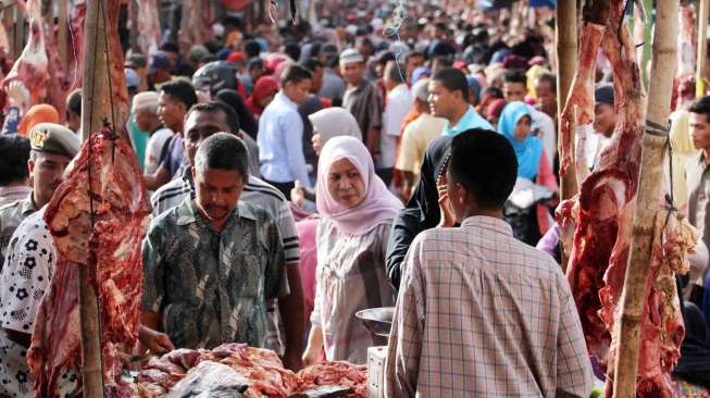 Meugang merupakan tradisi pemotongan hewan masyarakat Aceh dan dilakukan selama tiga kali dalam setahun.