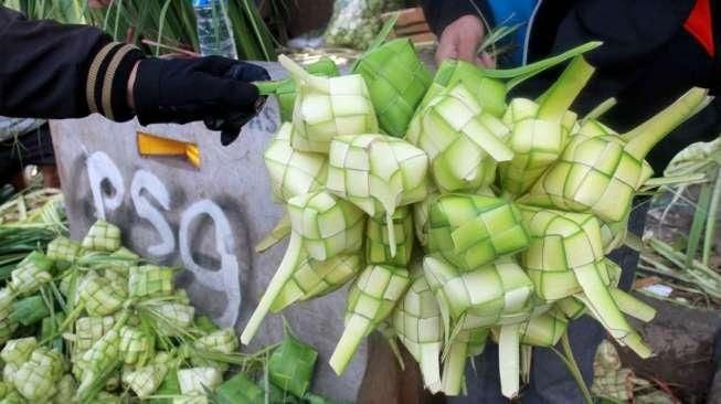 Penjual Kulit Ketupat