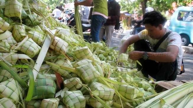 Penjual Kulit Ketupat