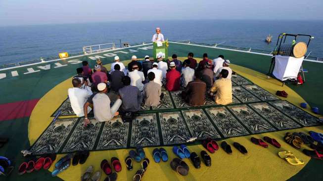 Salat Id Pekerja Lepas Pantai