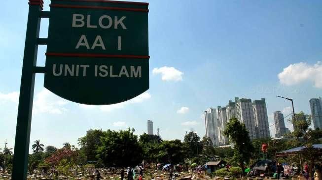 Ziarah Makam di Hari Raya