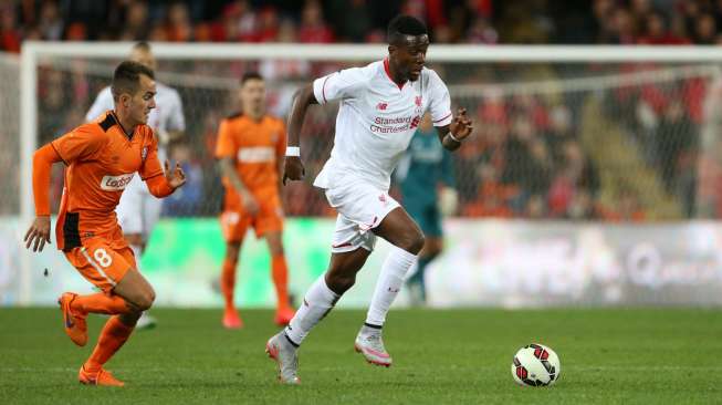 Pemain Liverpool Divock Origi beraksi saat menghadapi Brisbane Roar di laga persahabatan di Suncorp Stadium, Brisbane (17/7). Reuters / Jason O'Brien Livepic