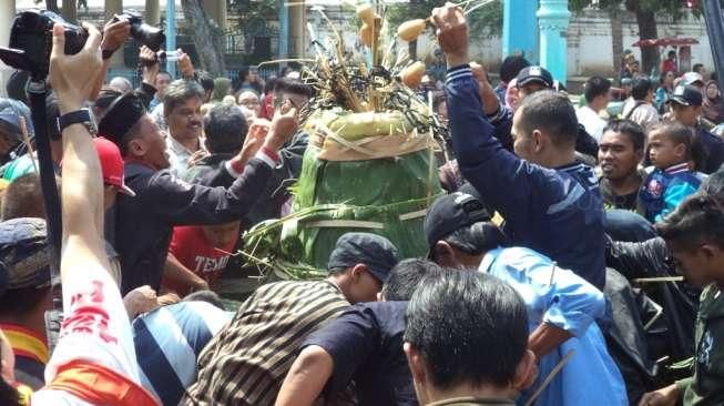 Gerebeg Syawal Keraton Solo, Sedekah Raja bagi Rakyat