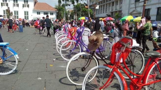 Penjaja Sepeda Onthel di Kota Tua Raup Untung Rp1 Juta Sehari