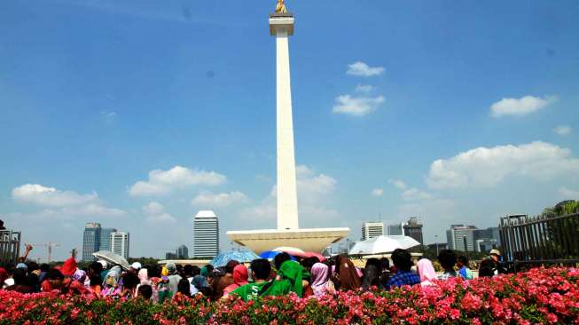 Mengira akan Dirazia, PKL Monas Lari Tunggang Langgang