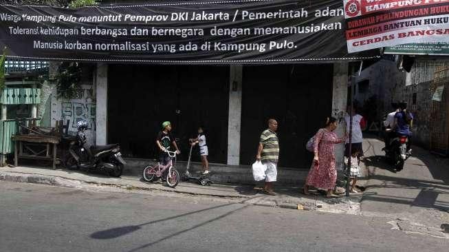 Tolak Relokasi Kampung Pulo