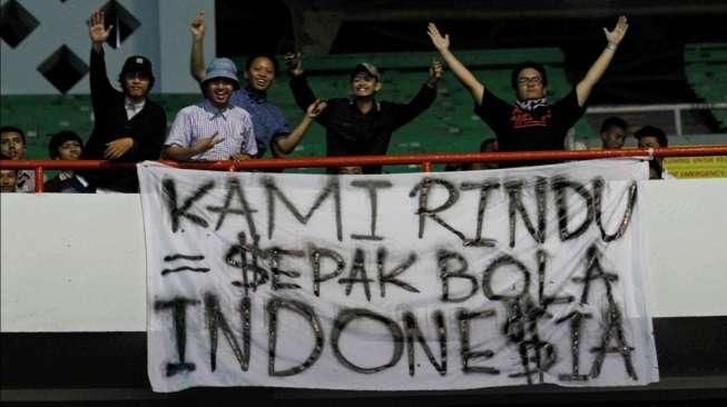 Aksi Francesco Totti dan kawan-kawan dalam ajang 'AS Roma Indonesia Day 2015' di Stadion Utama Gelora Bung Karno, Jakarta, Sabtu (25/7/2015) malam. [Suara.com/Kurniawan Mas'ud]