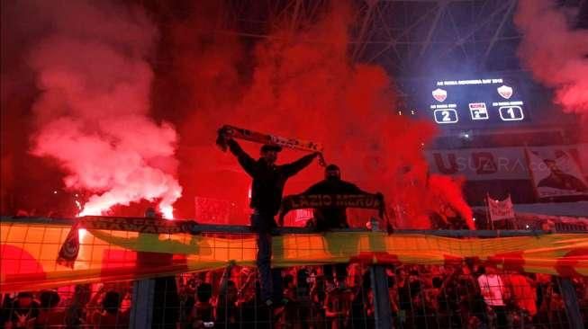 Aksi Francesco Totti dan kawan-kawan dalam ajang 'AS Roma Indonesia Day 2015' di Stadion Utama Gelora Bung Karno, Jakarta, Sabtu (25/7/2015) malam. [Suara.com/Kurniawan Mas'ud]