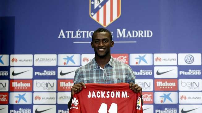 Striker baru Atletico Jackson Martinez diperkenalkan ke publik. Reuters/Susana Vera