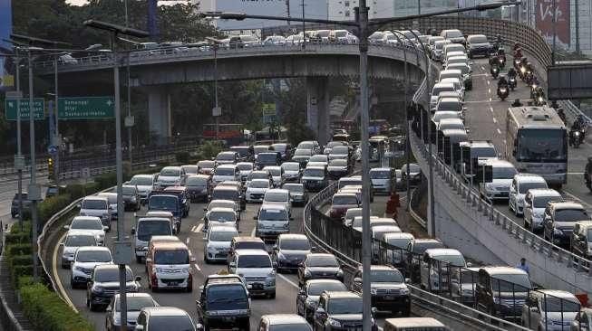 Ekonomi Melemah, Gaikindo: Penjualan Mobil Turun