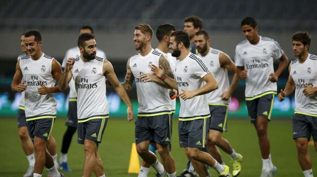 Para pemain Real Madrid melakukan sesi latihan di Shanghai. Reuters/Aly Song