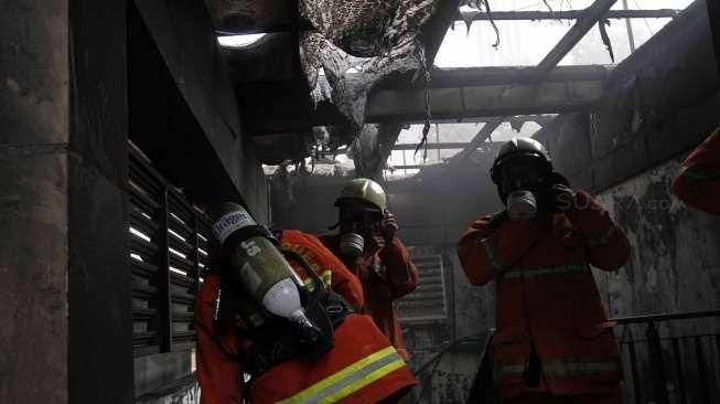 Kebakaran yang terjadi di basement gedung tersebut diketahui muncul pertama kali sekitar pukul 04.30 WIB pagi.