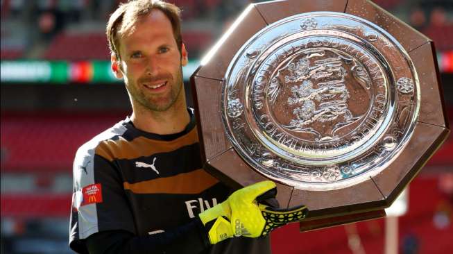 Fans Chelsea Angkat Topi buat Cech