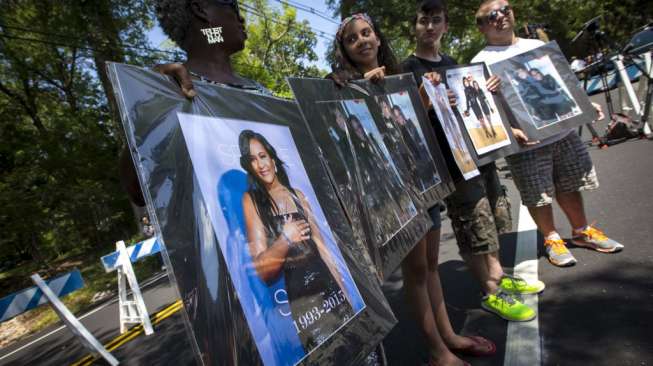 Bobbi Kristina Dikebumikan di Samping Ibunya, Whitney Houston