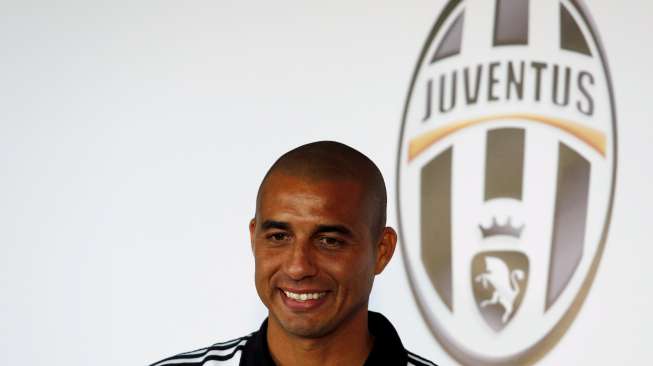 Pemain Legendaris Juventus David Trezeguet menghadiri acara pembukaan toko online Juve di Hongkong (4/8) [Reuters/Bobby Yip]