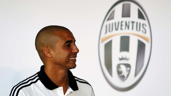 Pemain Legendaris Juventus David Trezeguet menghadiri acara pembukaan toko online Juve di Hongkong (4/8) [Reuters/Bobby Yip]