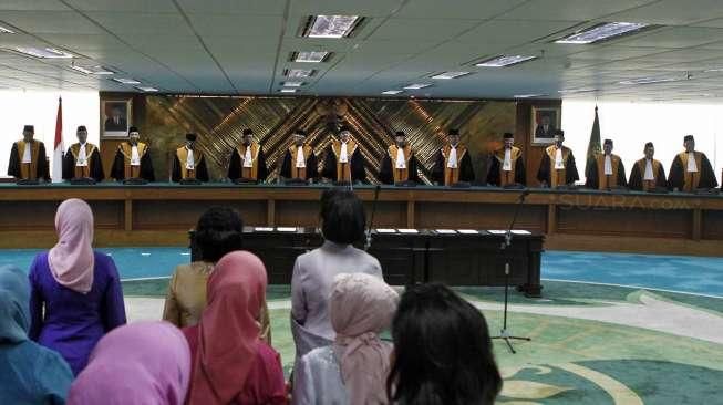 Pelantikan enam Hakim Agung baru di gedung Sektretariat Jendral Mahkamah Agung di Jakarta, Rabu (5/8).