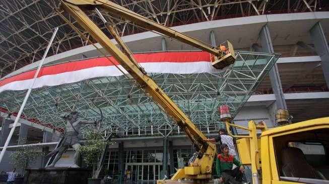 Pemasangan bendera tersebut dilakukan dalam rangka menyambut Hari Kemerdekaan RI ke-70.