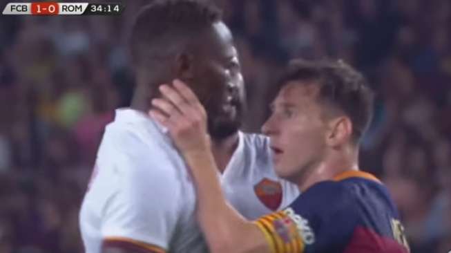 VIDEO: Messi 'Ngamuk', Bek AS Roma Ditanduk dan Dicekik