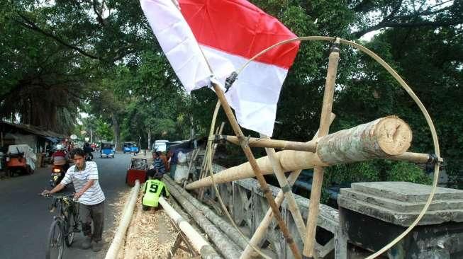 Jelang HUT RI ke-70 permintaan pohon pinang meningkat dengan nilai jual berkisar Rp900 ribu- Rp1 juta.