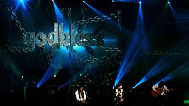 Grup legendaris Indonesia tersebut tampil dengan membawakan 20 lagu andalan.