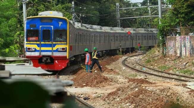Penggalian tersebut guna menambah kabel sinyal untuk mengantisipasi kepadatan jumlah sinyal yang masuk di stasiun Manggarai.