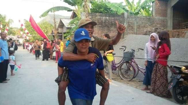 Lucu Cara Warga Yogya Sambut HUT RI Ini, Gendong-gendongan