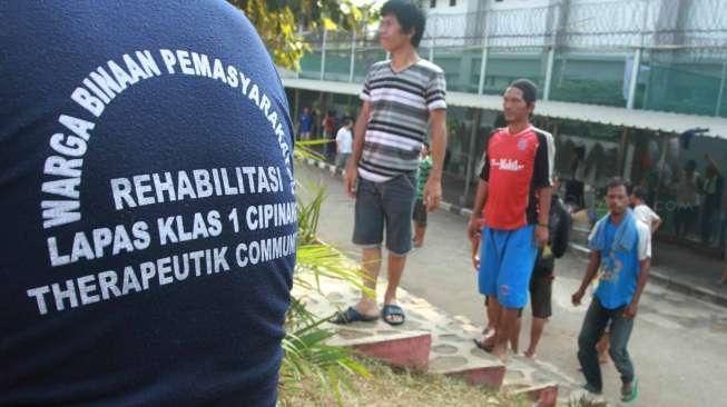 Pemberian remisi kepada 2.543 narapidana dalam upacara peringatan HUT Kemerdekan ke-70 RI di Lembaga Pemasyarakatan Cipinang Klas I Cipinang, Jakarta Timur, Senin (17/8/2015). [Suara.com/Oke Atmaja]