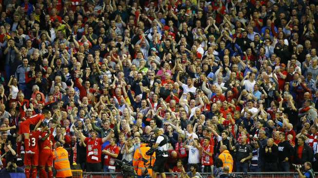 Gol Tunggal Benteke Menangkan Liverpool di Anfield