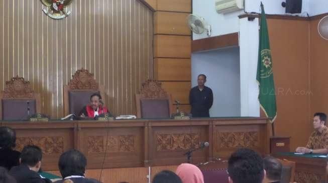 KPK Baca BAP Saksi Kasus Suap Hakim, Pengacara Kaligis Interupsi