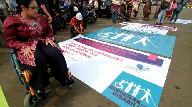 Karnaval mengajak masyarakat mendorong pembahasan dan pengesahan RUU penyandang disabilitas.