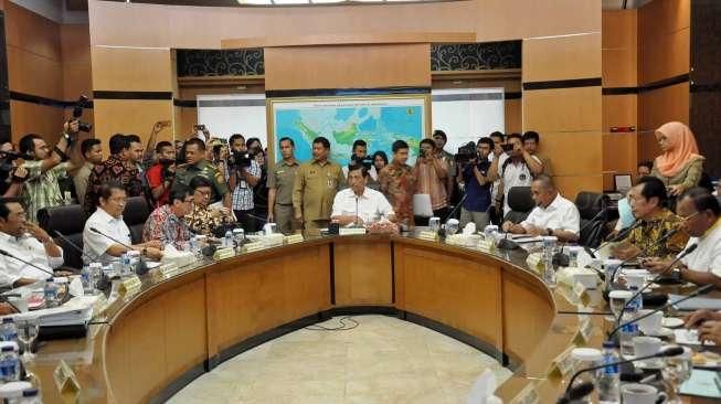 Kementerian Koordinator Politik, Hukum, dan Keamanan menggelar rapat kordinasi dengan sejumlah kementerian yang terkait di dalamnya, di Jakarta. (18/8). [Suara.com/Kurniawan Mas'ud]