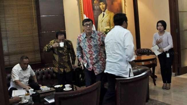 Kementerian Koordinator Politik, Hukum, dan Keamanan menggelar rapat kordinasi dengan sejumlah kementerian yang terkait di dalamnya, di Jakarta. (18/8). [Suara.com/Kurniawan Mas'ud]