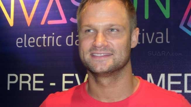 Dash Berlin Nonton dan Jalan Bareng Syahrini