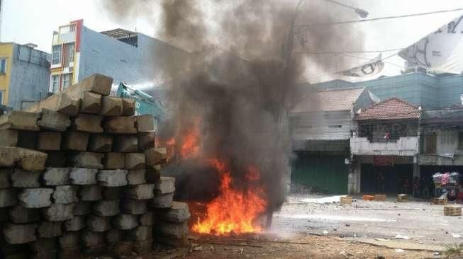 Alat Berat Dibakar Warga, Ahok: Bakar Saja Terus