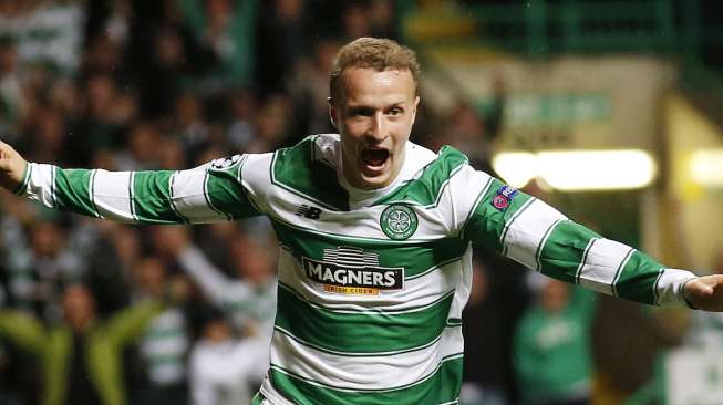 Pemain Celtic Leigh Griffiths merayakan gol ketiga ke gawang Malmo pada leg 1 play-off Liga Champions di Celtic Park (20/8).