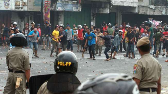 Ribuan Personel Gabungan Siap Lanjutkan Gusur Kampung Pulo