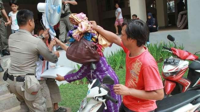 Warga Kampung Pulo Tempati Rusunawa