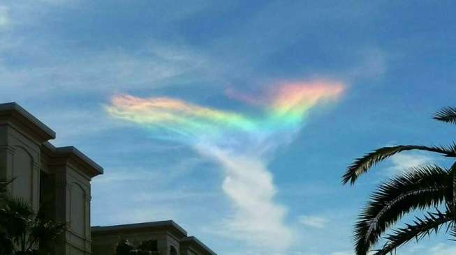 Pelangi Api Muncul di Kota Ini